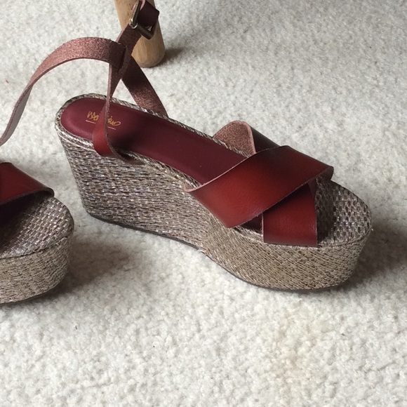 Mossimo Burgundy Platform 70’s Sandals 8 - Picture 2 of 5